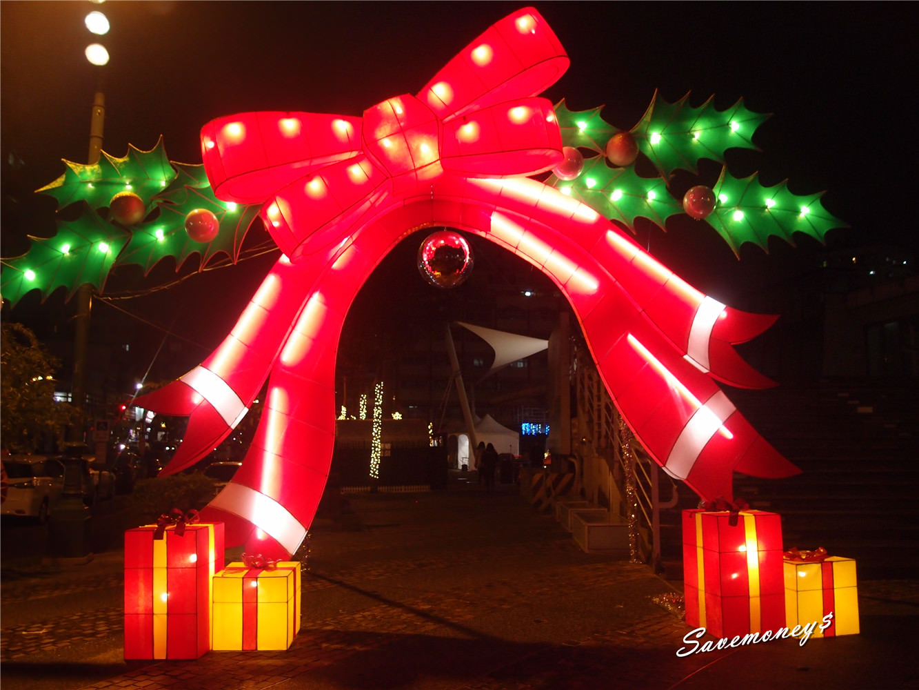 【台中景點】柳川水岸~全國首創水中聖誕樹,還有聖誕市集喔!