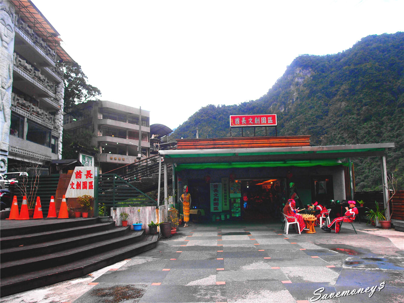 烏來泡湯│那魯灣溫泉渡假飯店,對著瀑布山景泡湯,還有Gaga劇場(下)