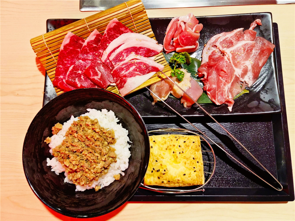 義崎丼燒肉復興鋪｜台中南區美食,個人四拼燒肉$260起