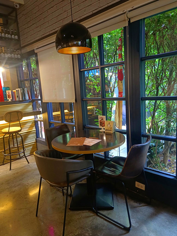 台中早午餐 | 奧樂美特,份量驚人,飲料無限續,聚餐首選好地方 奧樂美特
