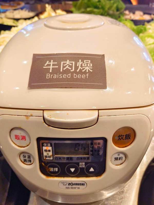 台中漢口路美食|牛比蔥壽喜燒吃到飽$488起,還有壽星優惠 牛比蔥壽喜燒漢口店