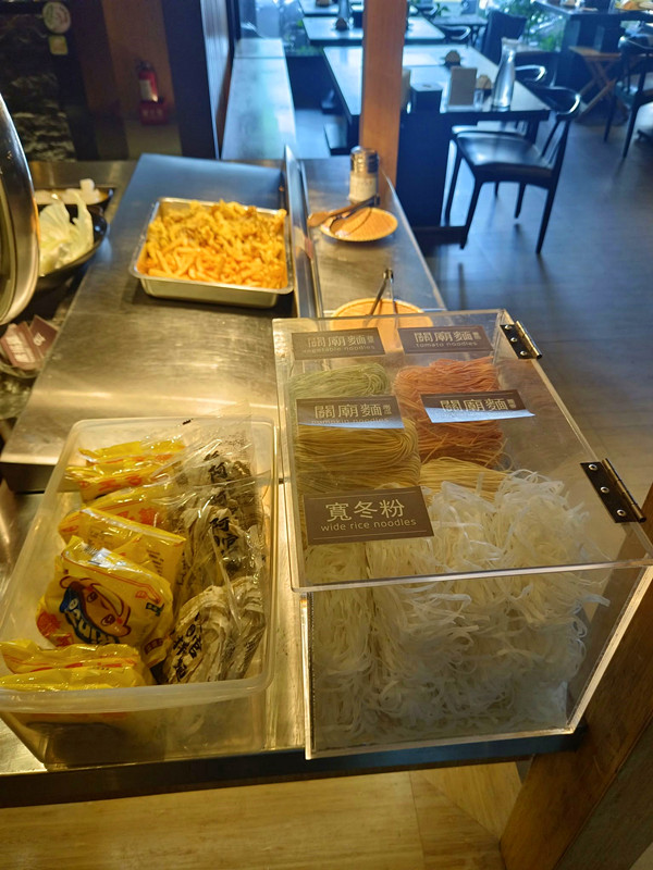 台中漢口路美食|牛比蔥壽喜燒吃到飽$488起,還有壽星優惠 牛比蔥壽喜燒漢口店