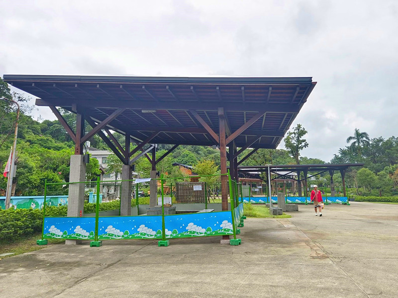 新北金山|免費泡黃金湯的好去處:中山溫泉公園&磺港公共浴池 中山溫泉公園