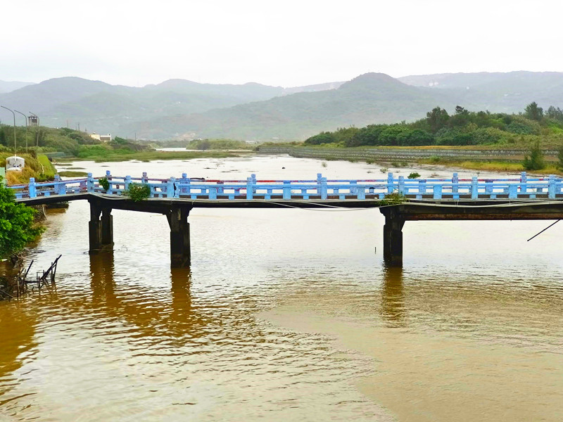 新北金山｜免費泡黃金湯的好去處:中山溫泉公園＆磺港公共浴池