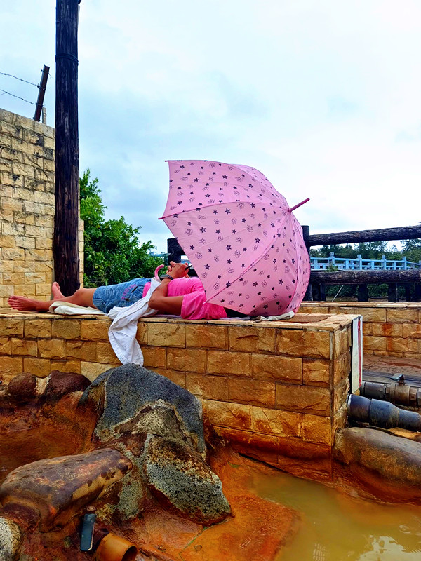 新北金山|免費泡黃金湯的好去處:中山溫泉公園&磺港公共浴池 磺港溫泉公共浴池