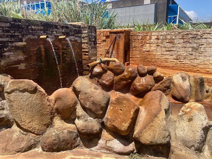 新北金山|免費泡黃金湯的好去處:中山溫泉公園&磺港公共浴池 磺港溫泉公共浴池