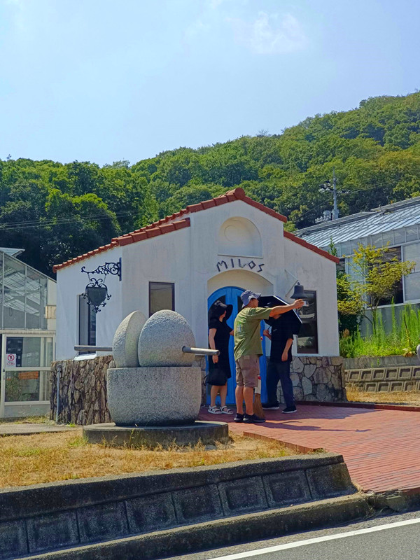 日本四國必訪|小豆島滿滿希臘風情,騎飛天掃把,變身魔女宅急便! 小豆島