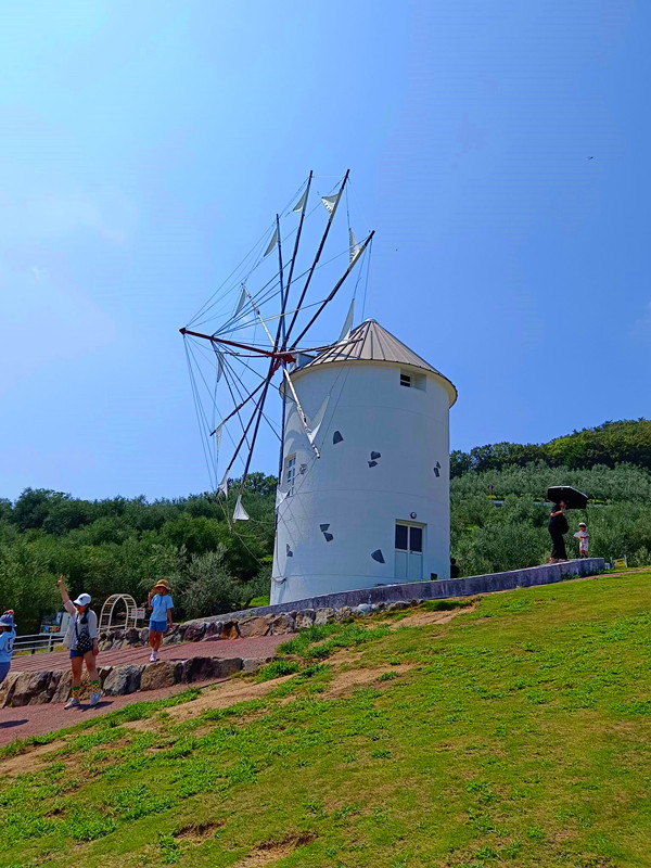 日本四國必訪|小豆島滿滿希臘風情,騎飛天掃把,變身魔女宅急便! 小豆島