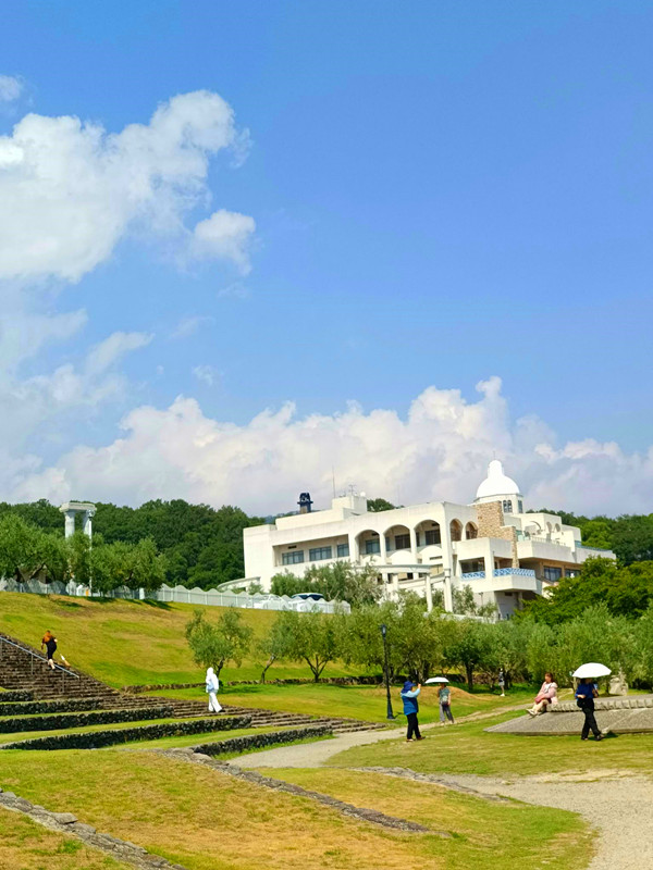 日本四國必訪|小豆島滿滿希臘風情,騎飛天掃把,變身魔女宅急便! 小豆島