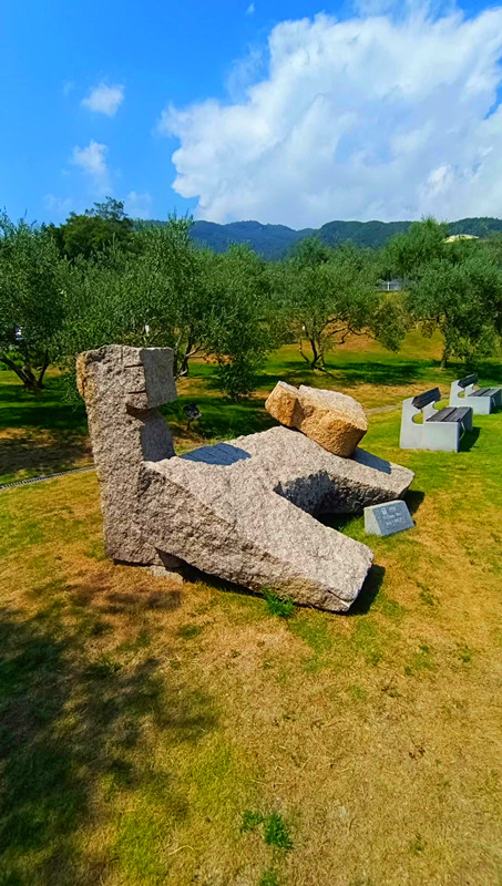 日本四國必訪|小豆島滿滿希臘風情,騎飛天掃把,變身魔女宅急便! 小豆島