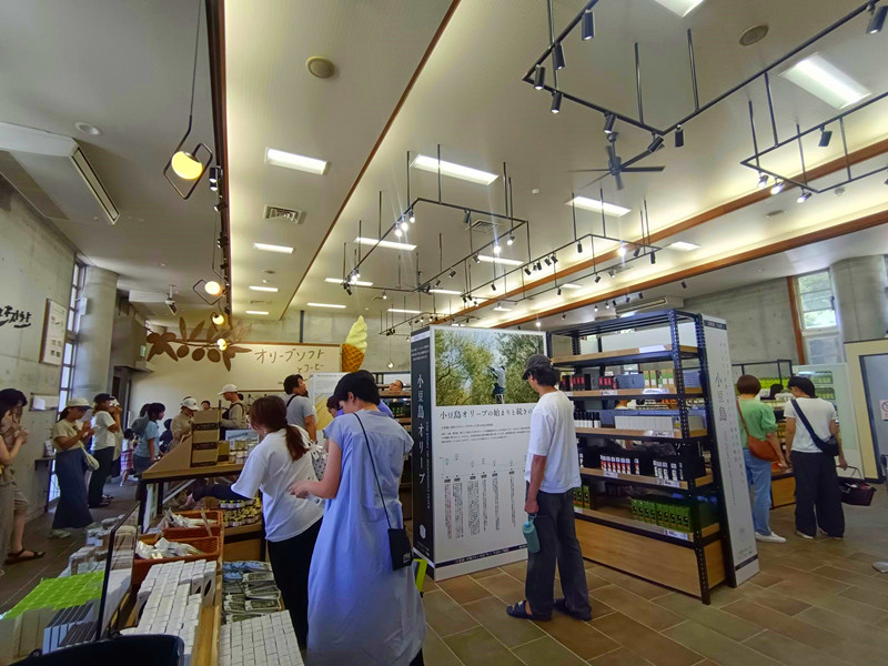 日本四國必訪|小豆島滿滿希臘風情,騎飛天掃把,變身魔女宅急便! 小豆島