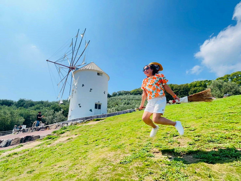 日本四國必訪|小豆島滿滿希臘風情,騎飛天掃把,變身魔女宅急便! 小豆島