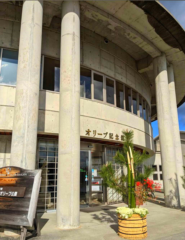 日本四國必訪|小豆島滿滿希臘風情,騎飛天掃把,變身魔女宅急便! 小豆島