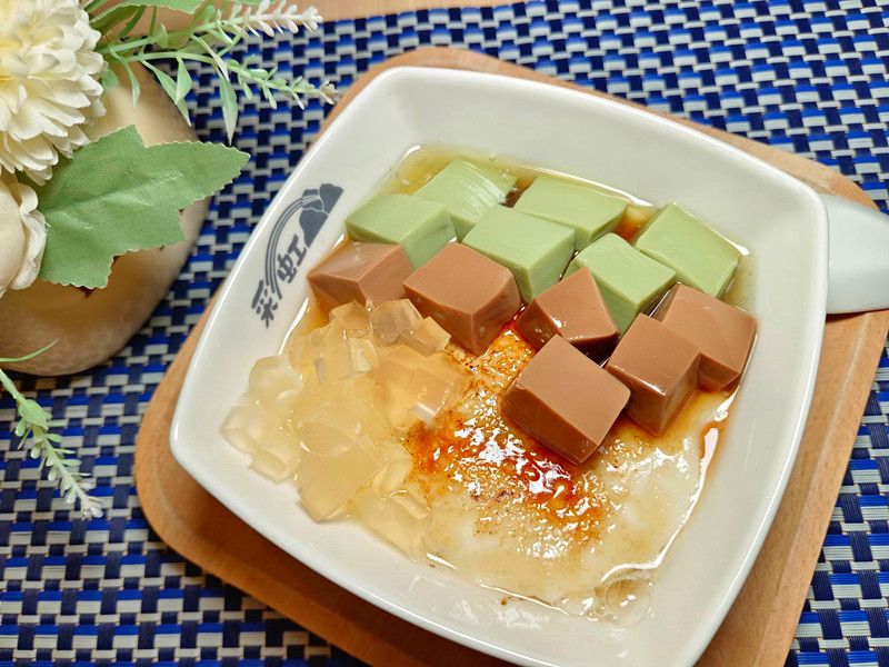 台中甜湯|QQ田大義店:炙燒焦糖豆花,燒仙草和各式燉奶暖心登場 QQ田甜品工坊大義店