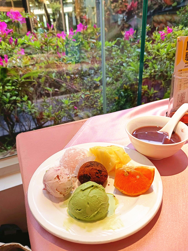 台中吃到飽|天地一家中餐廳,熱炒港點火鍋,美味又可爽吃2.5小時 天地一家吃到飽