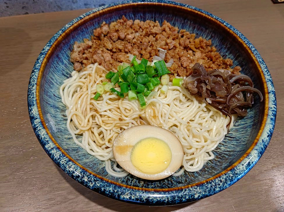 發愣吃VARMT健行店