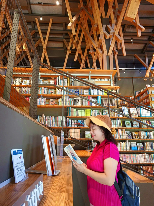 日本四國景點|雲之上圖書館,走進雲端書海,探訪最美木造圖書館! 雲之上圖書館