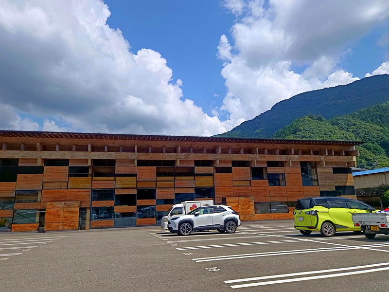 日本四國景點|雲之上圖書館,走進雲端書海,探訪最美木造圖書館! 雲之上圖書館