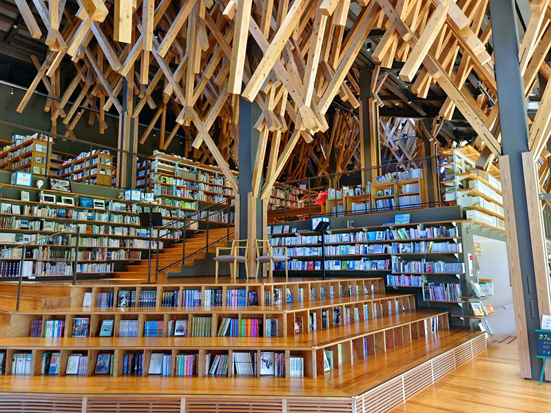 日本四國景點|雲之上圖書館,走進雲端書海,探訪最美木造圖書館! 雲之上圖書館