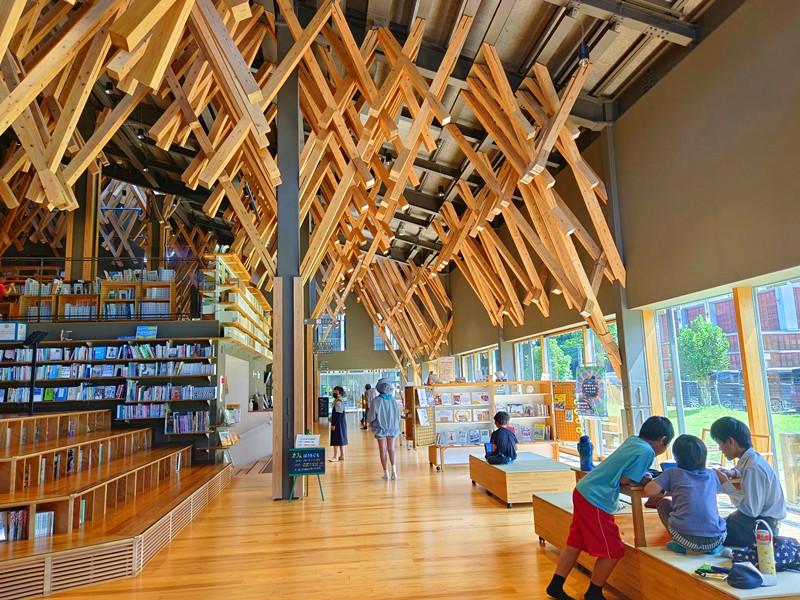 日本四國景點|雲之上圖書館,走進雲端書海,探訪最美木造圖書館! 雲之上圖書館