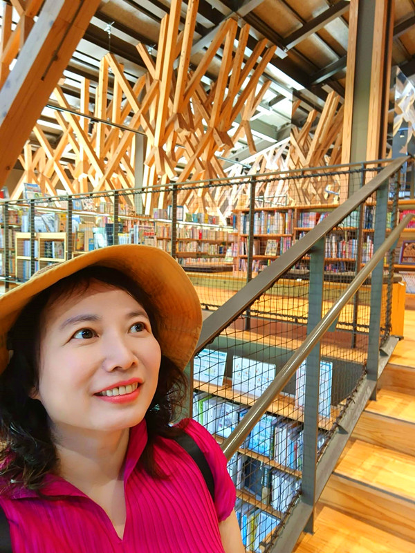 日本四國景點|雲之上圖書館,走進雲端書海,探訪最美木造圖書館! 雲之上圖書館