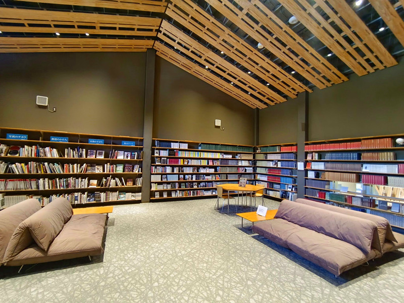 日本四國景點|雲之上圖書館,走進雲端書海,探訪最美木造圖書館! 雲之上圖書館