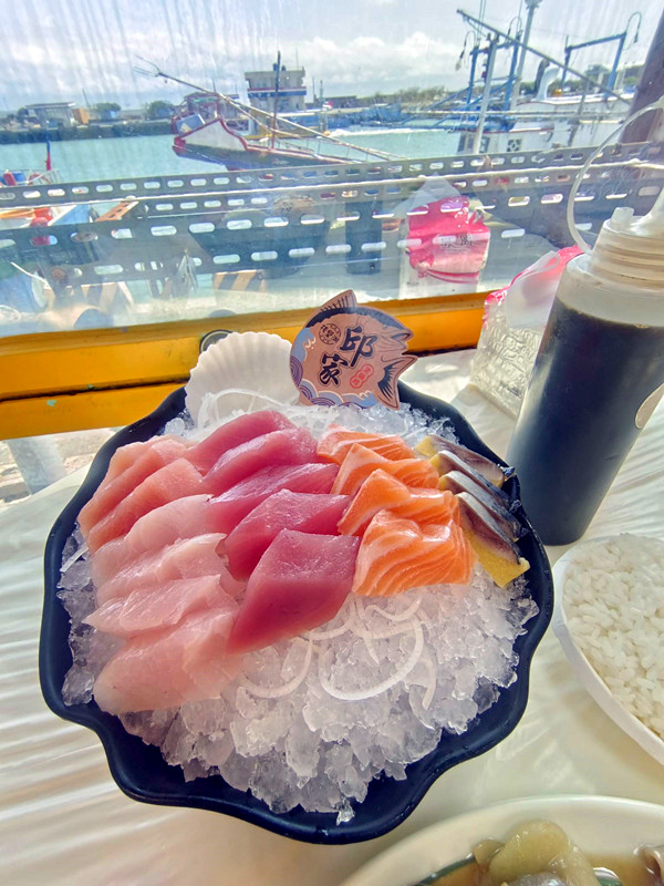 墾丁美食|恆春邱家生魚片:$100可爽吃20片生魚片,海鮮控必訪! 邱家生魚片